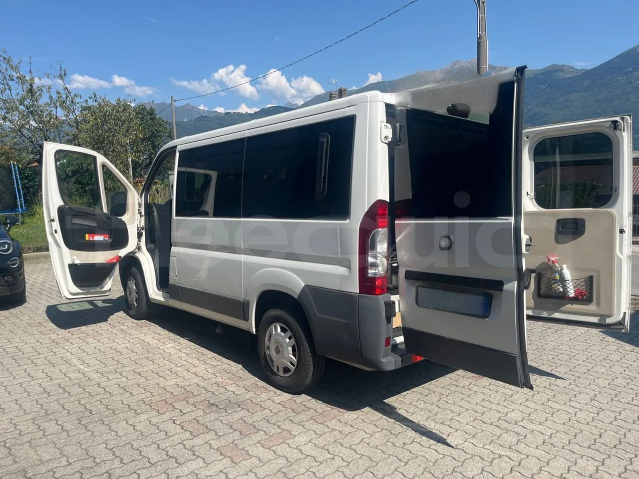 Fiat Ducato 250AMMPA/ Euro 5 - 96 Kw - 4.963 Mt - 3/4 right rear doors closed