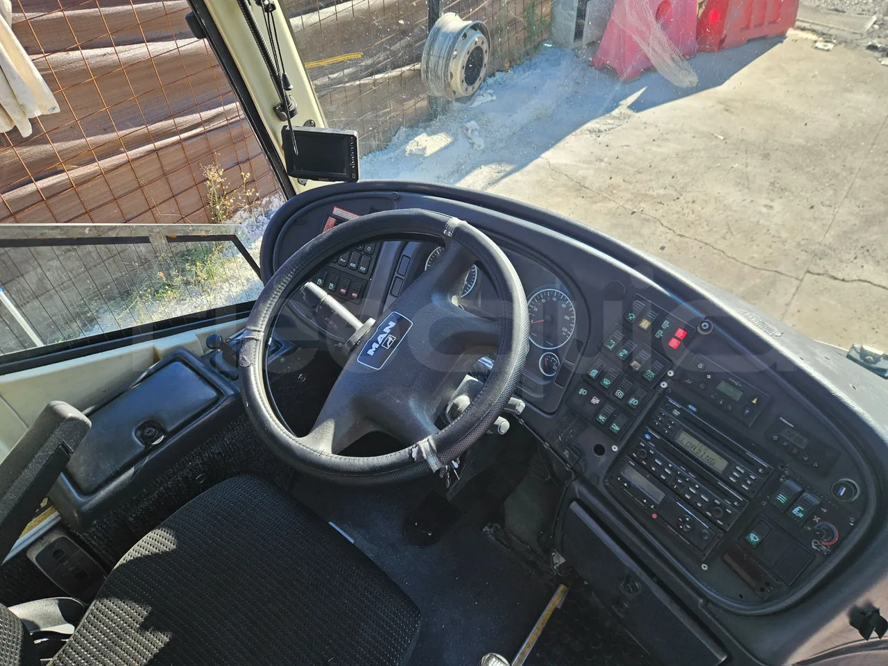 Man 18.463 HOCL Ratio - EUR4/338Kw/12.92Mt - buttons panels on (mandatory for bus to scrap)