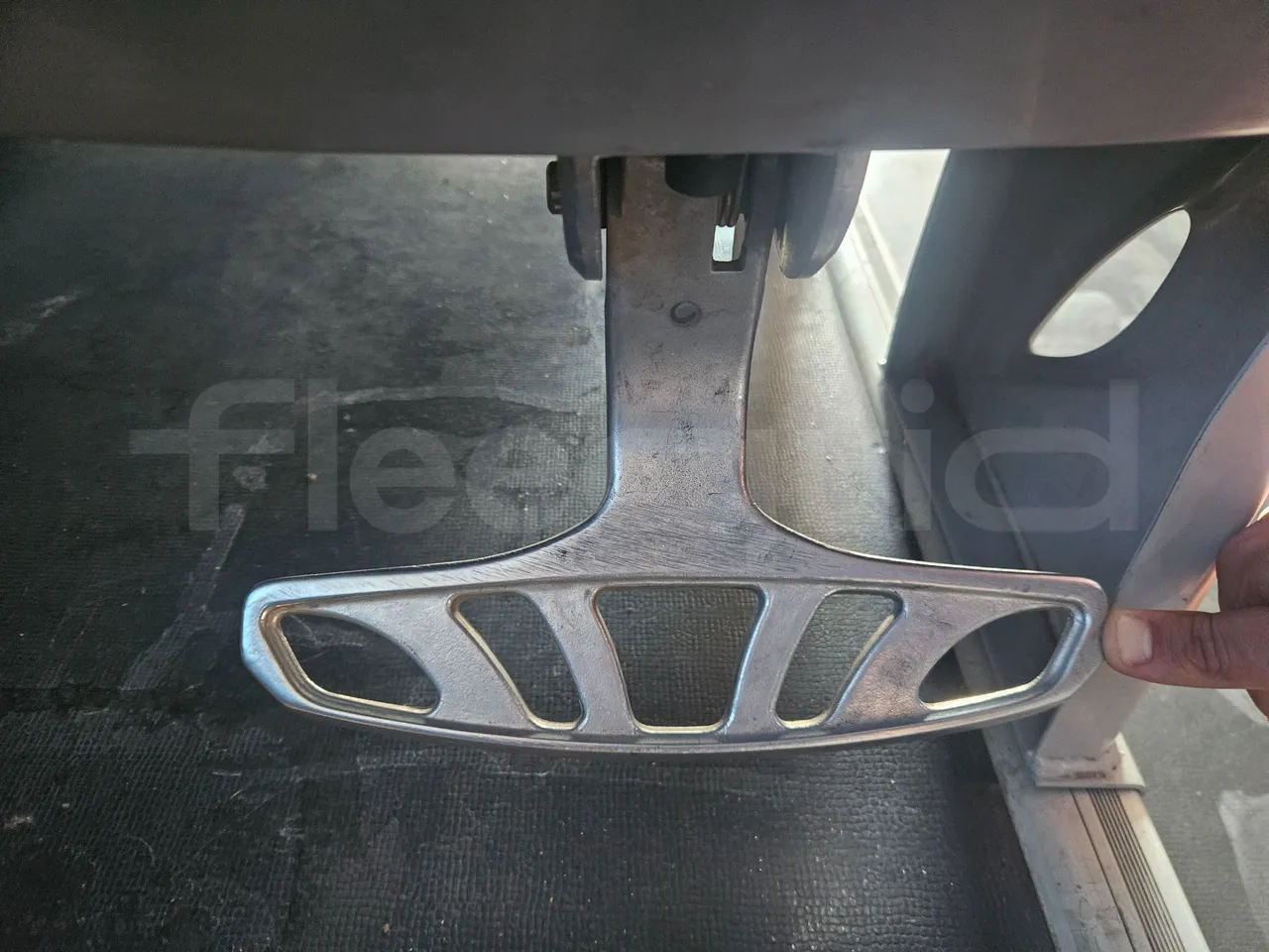 Man 18.463 HOCL Ratio - EUR4/338Kw/12.92Mt - footrest detail photo