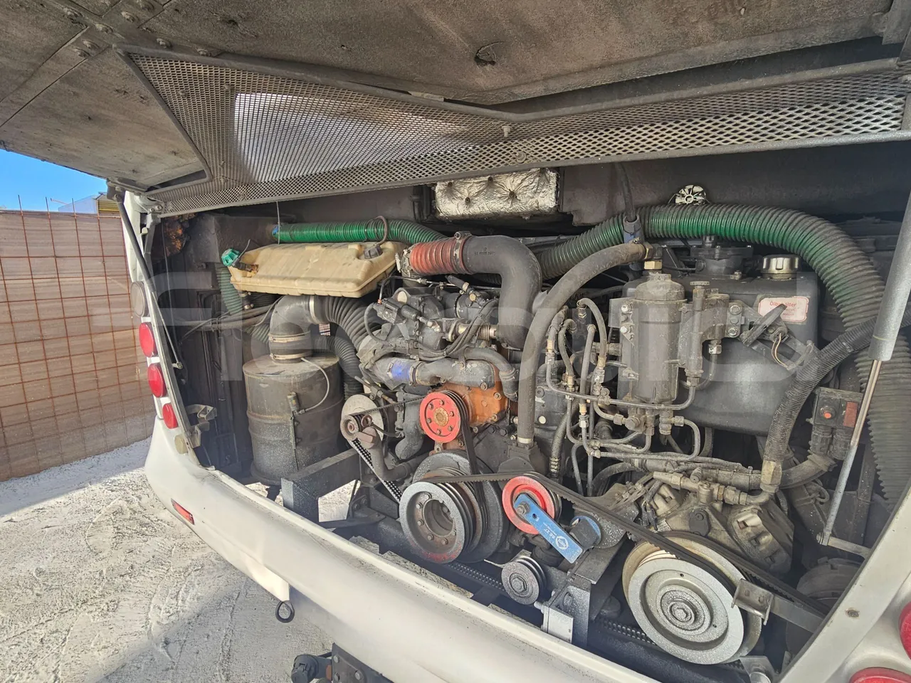 Man 18.463 HOCL Ratio - EUR4/338Kw/12.92Mt - rear hatch open (mandatory for bus to scrap)