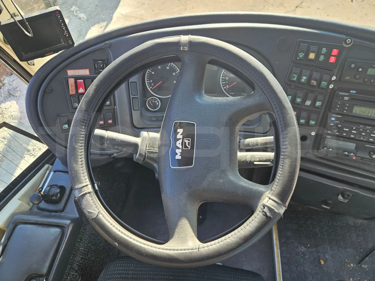 Man 18.463 HOCL Ratio - EUR4/338Kw/12.92Mt - steering wheel photo