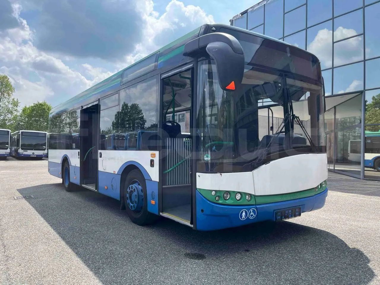 Solaris Urbino - 3/4 right front doors open