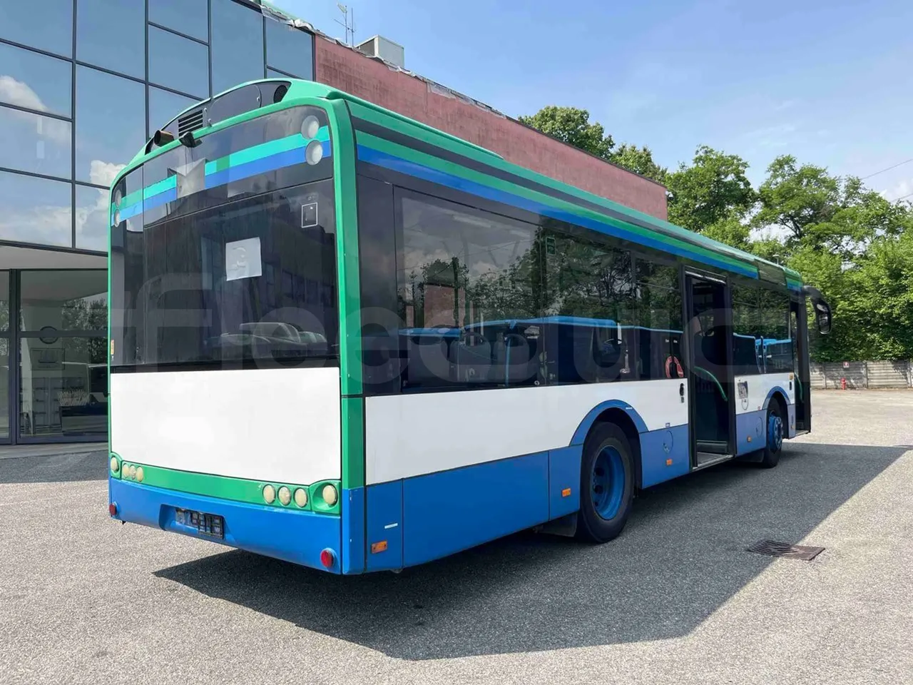 Solaris Urbino - 3/4 right rear doors open