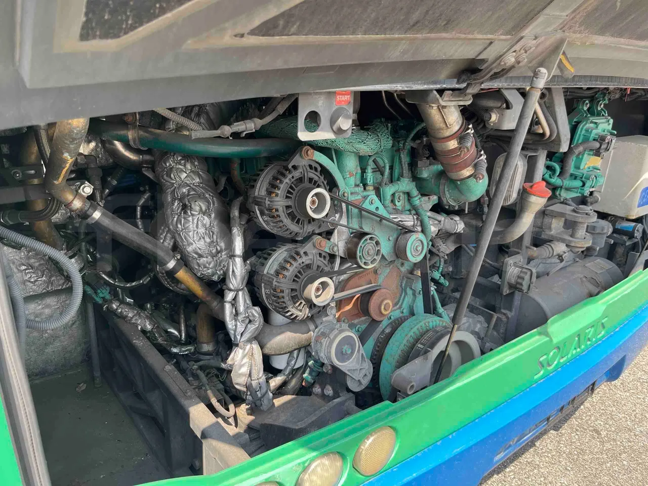 Solaris Urbino - air conditioning compressor
