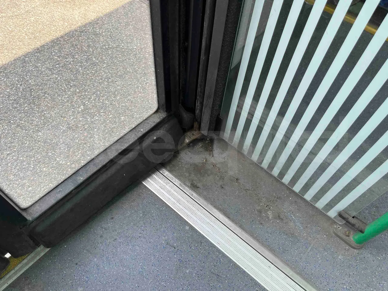 Solaris Urbino - door mechanism photo