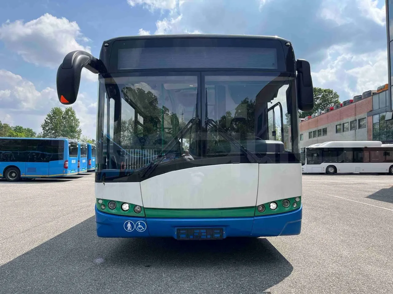 Solaris Urbino - front photo