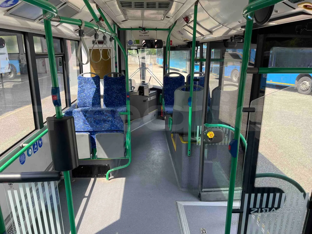 Solaris Urbino - forward view middle aisle