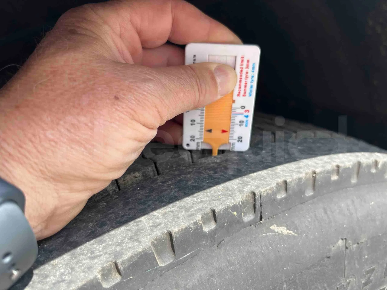 Solaris Urbino - tread condition front tires left