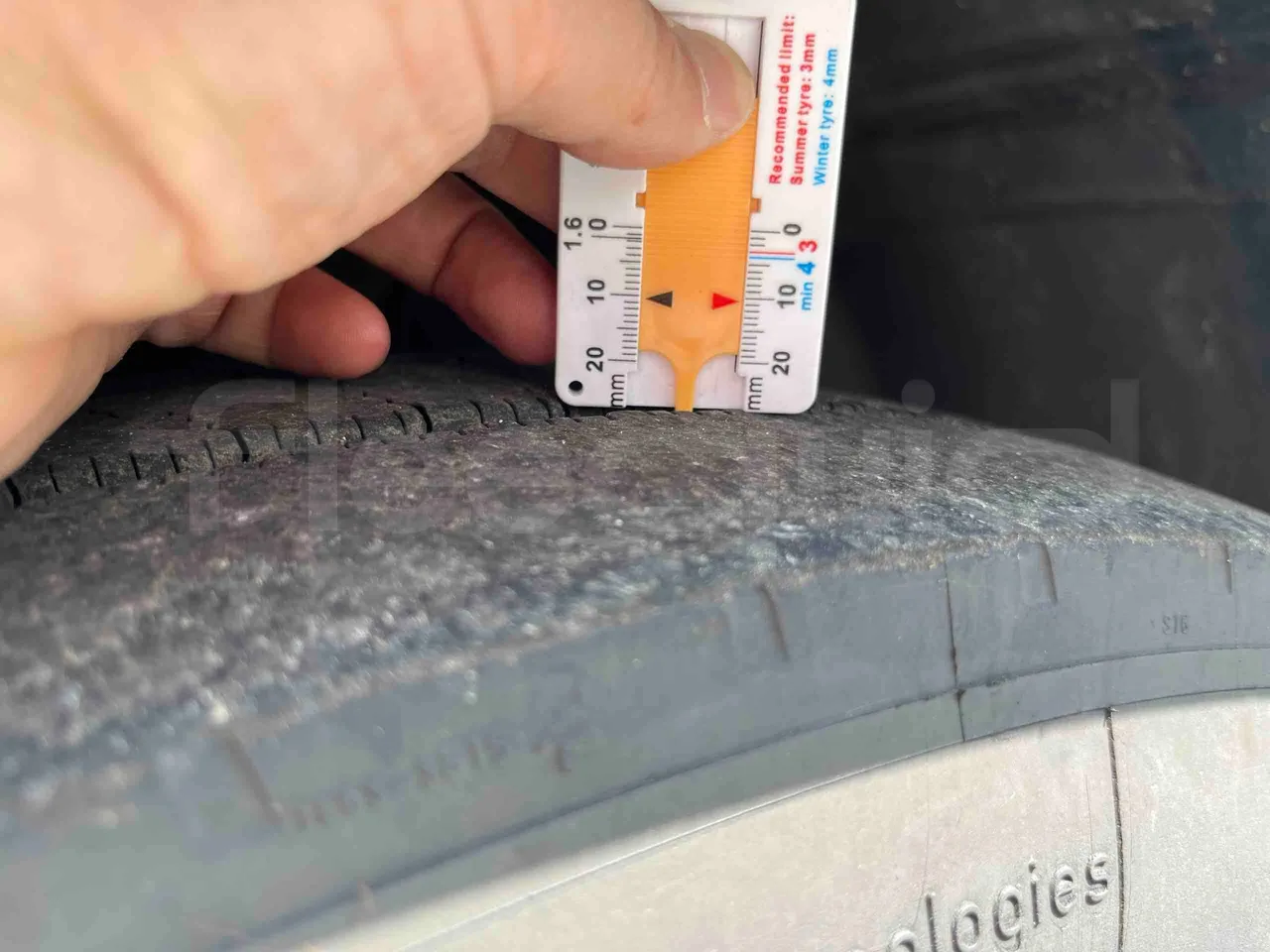 Solaris Urbino - rear left tire photo