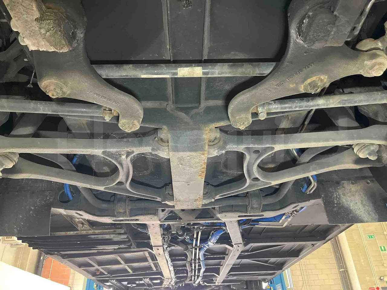 Solaris Urbino - front axle central