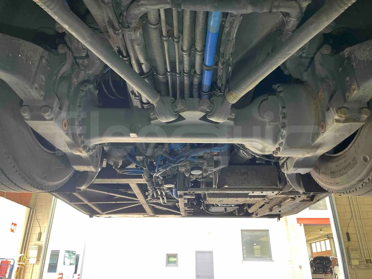 Solaris Urbino - axle 3 central