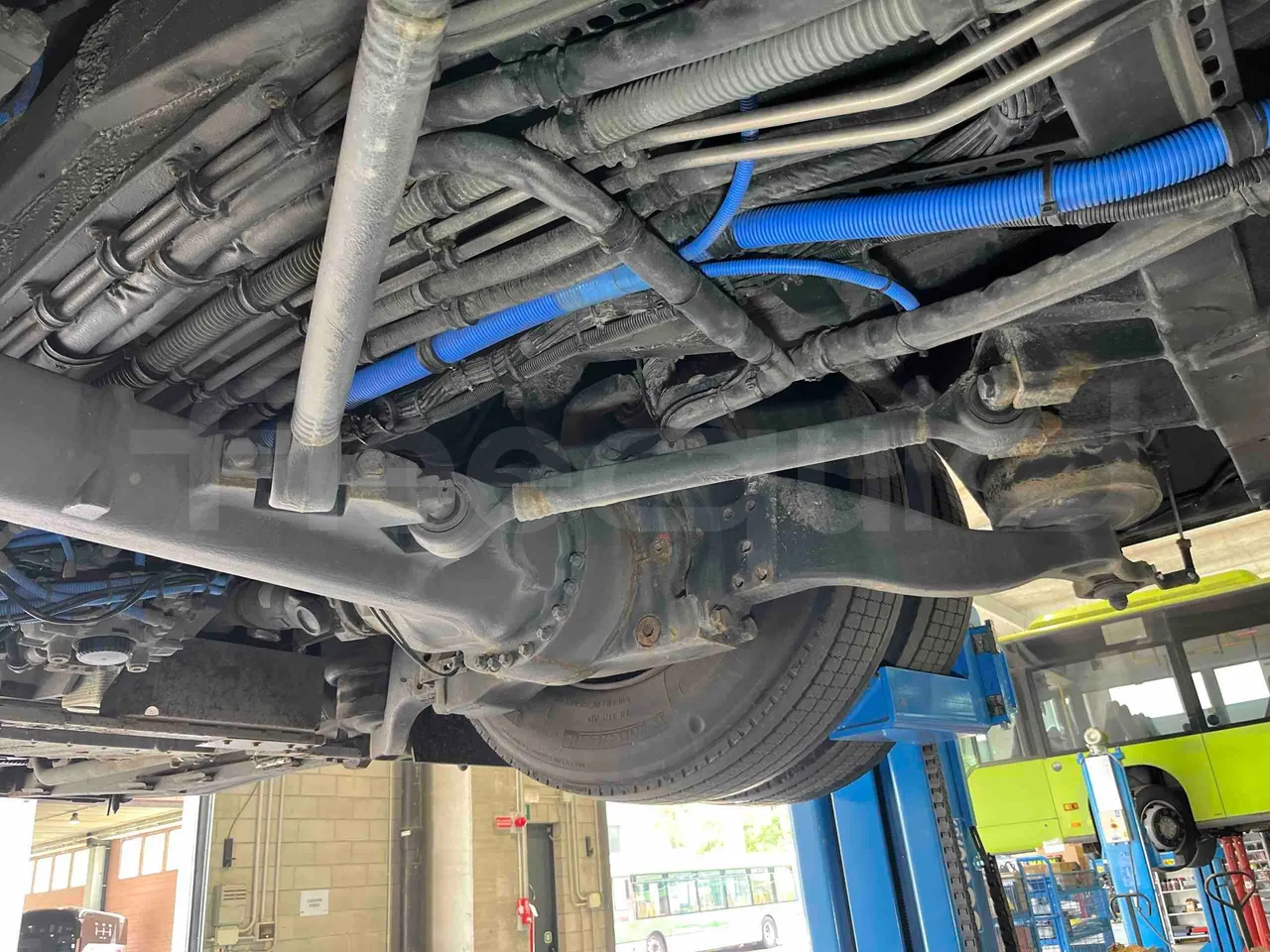Solaris Urbino - axle 3 left side