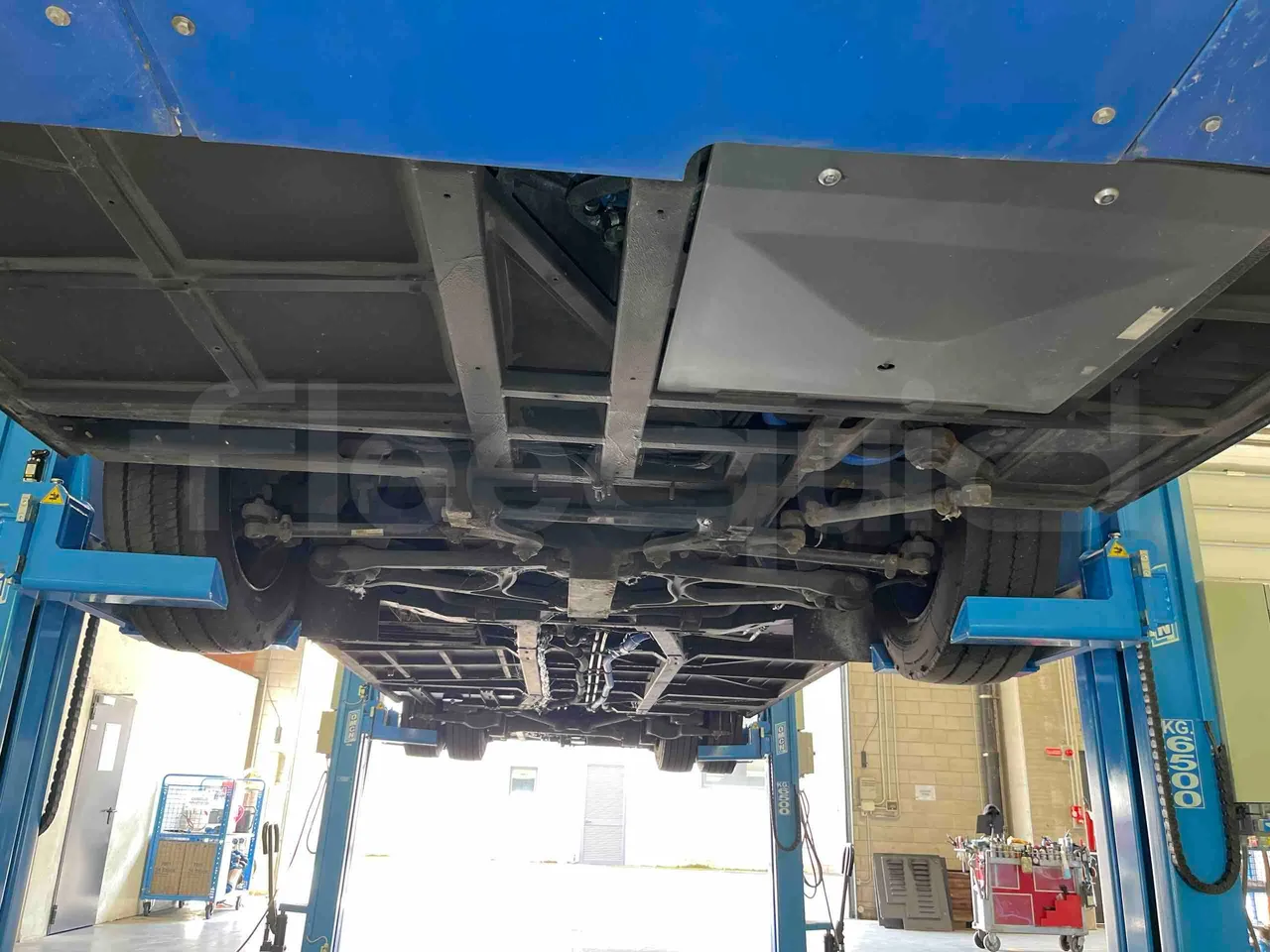 Solaris Urbino - front undercarriage from front