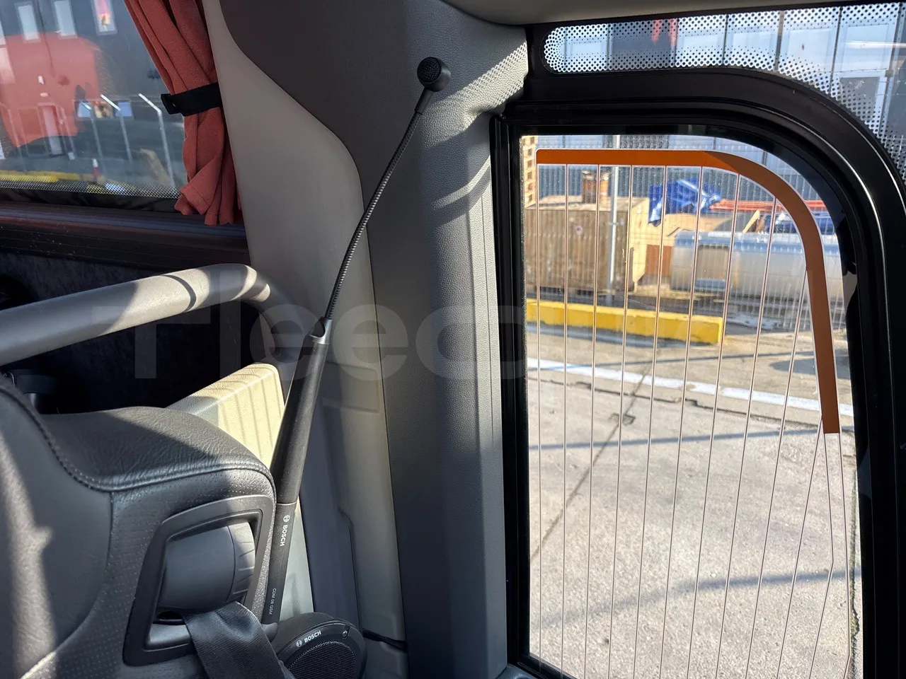 Vdl Futura FHD2 129/300 - EUR6 - 300kW - driver microphone accessories photo