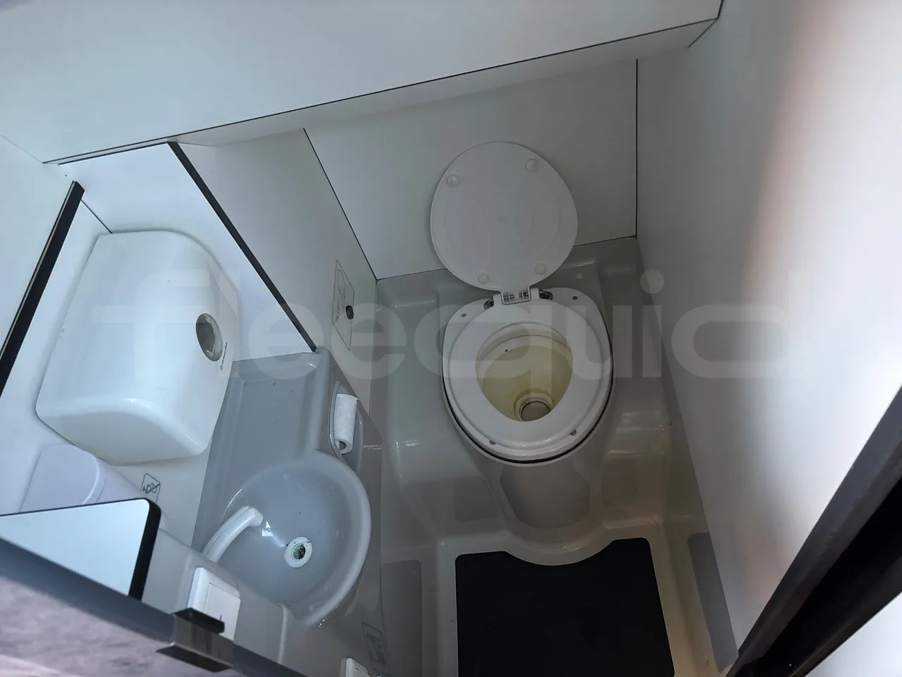 Vdl Futura FHD2 129/300 - EUR6 - 300kW - toilette accessories photo