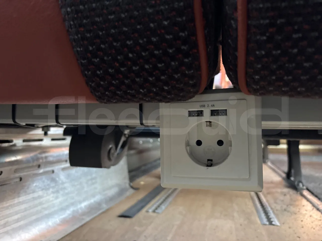 Vdl Futura FHD2 129/300 - EUR6 - 300kW - usb charging detail