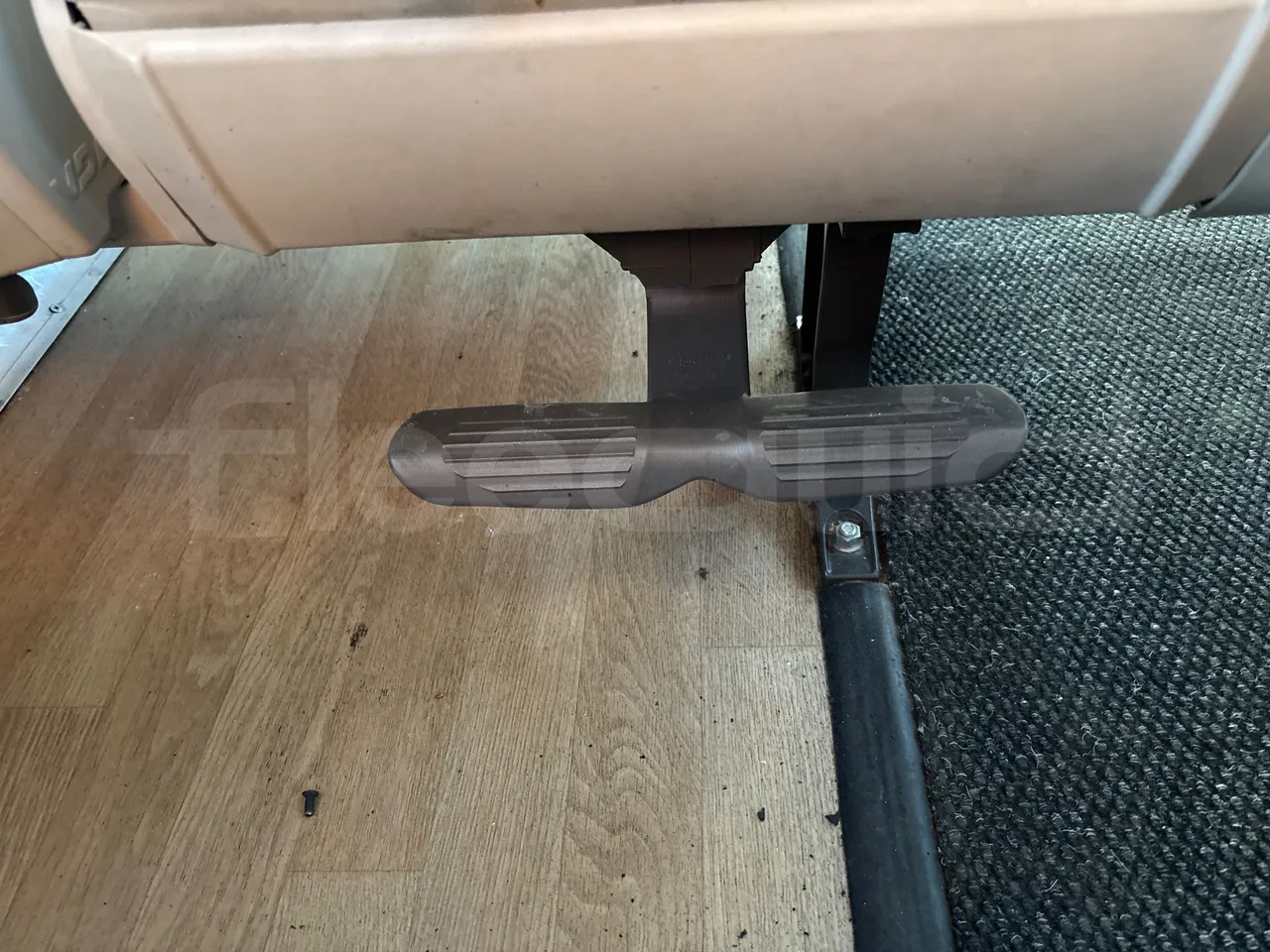 Vdl Futura FHD2 129/300 - EUR6 - 300kW - footrest detail photo