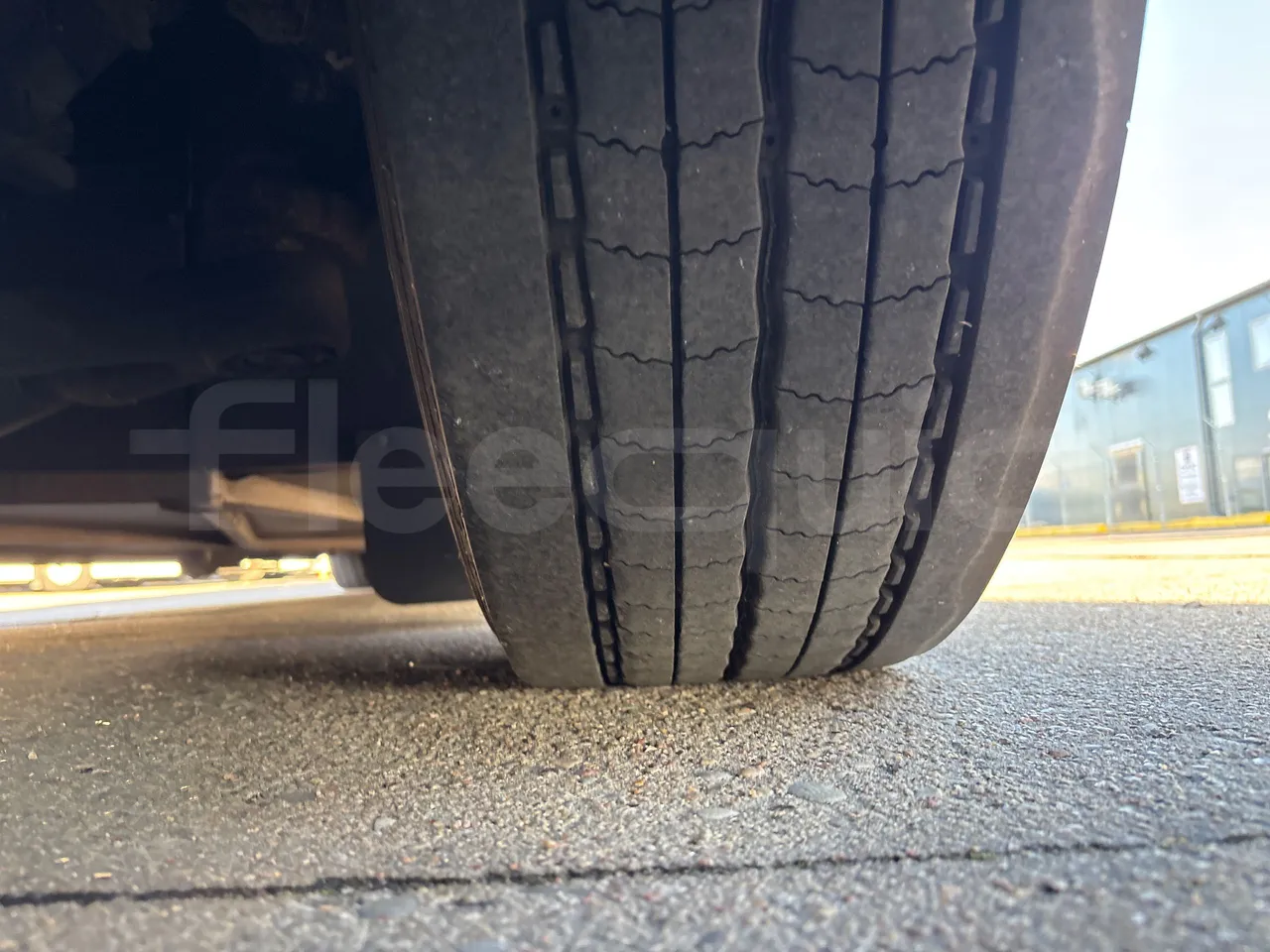 Vdl Futura FHD2 129/300 - EUR6 - 300kW - tread condition front tires left