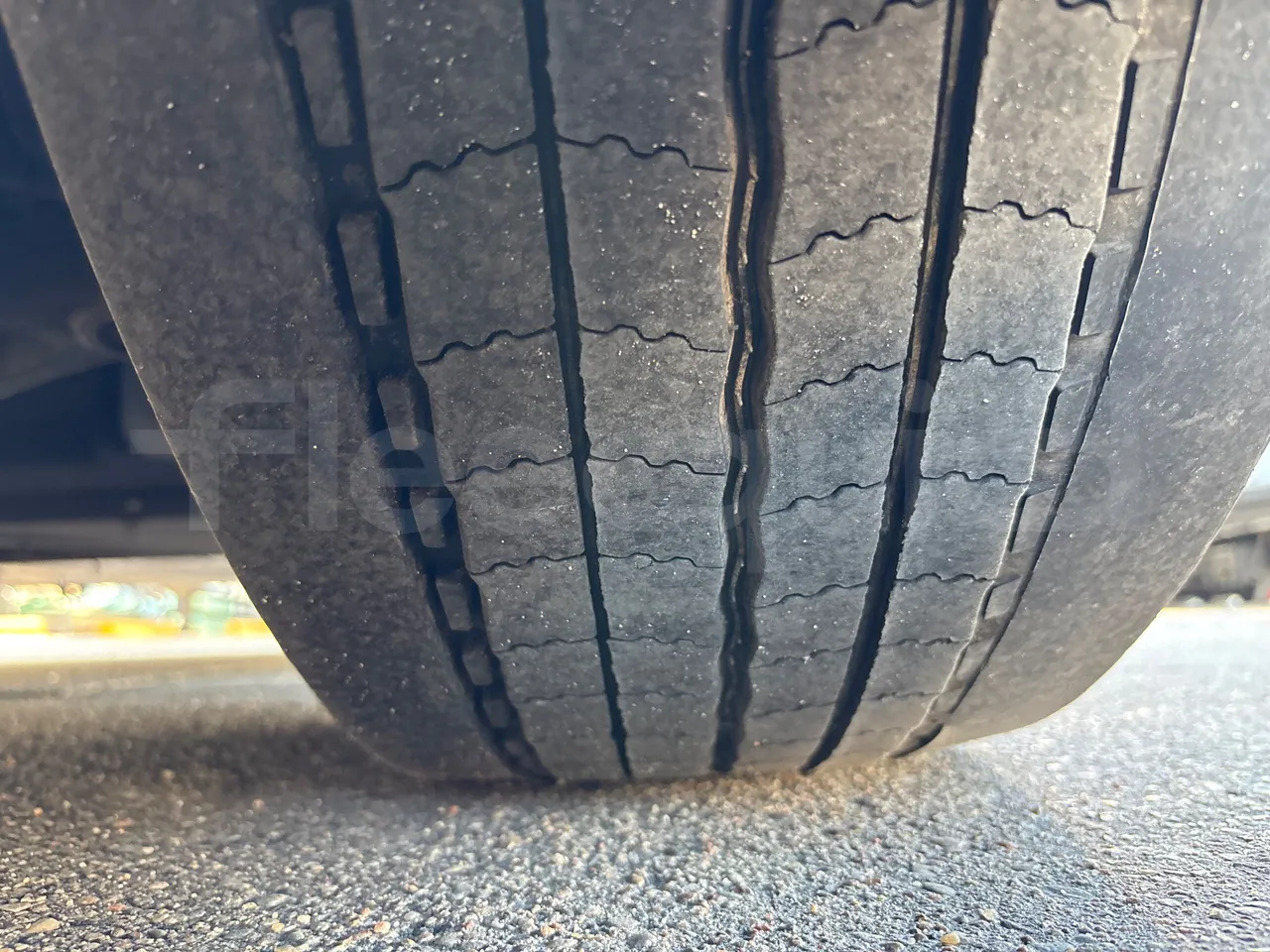 Vdl Futura FHD2 129/300 - EUR6 - 300kW - tread condition front tires right