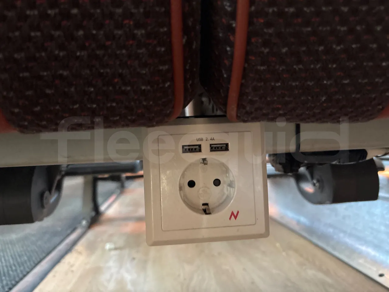 Vdl Futura FHD2 129/300 - EUR6 - 300kW - power outlets detail