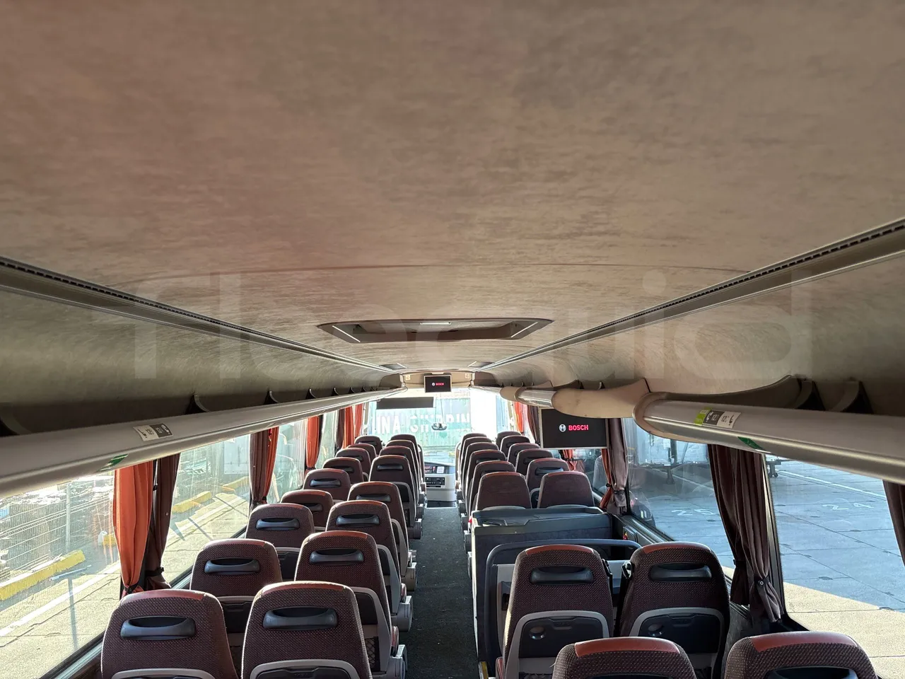 Vdl Futura FHD2 129/300 - EUR6 - 300kW - overhead compartments photo