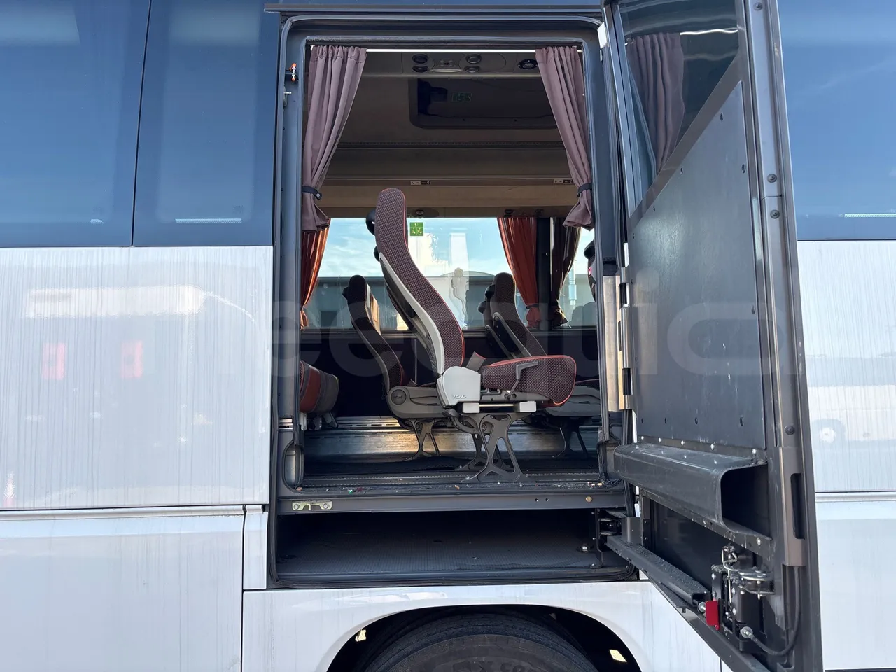 Vdl Futura FHD2 129/300 - EUR6 - 300kW - platform open photo