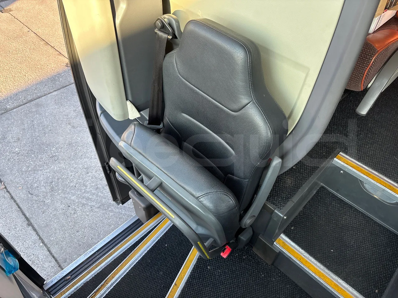 Vdl Futura FHD2 129/300 - EUR6 - 300kW - hostess seat photo