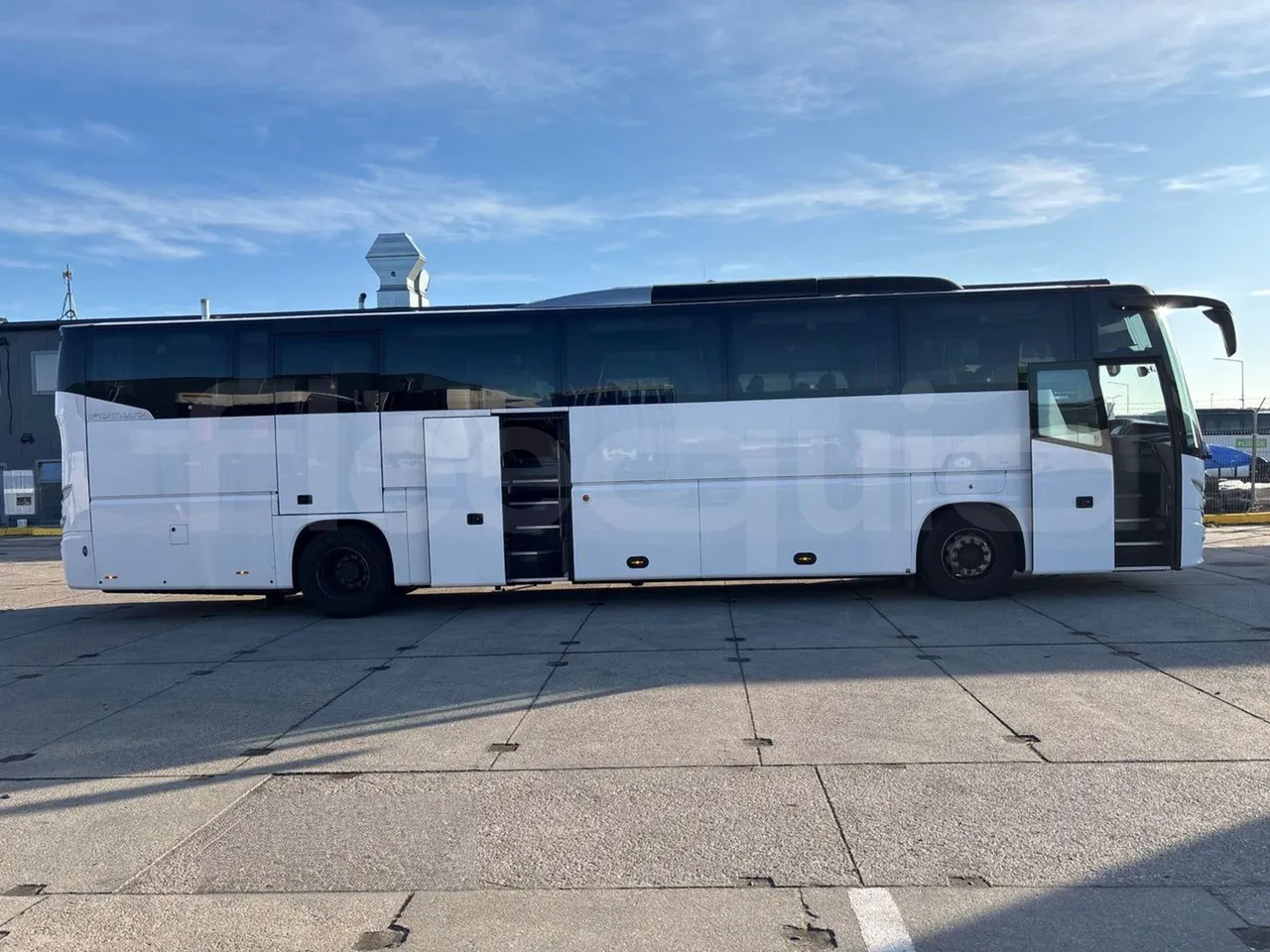 Vdl Futura FHD2 129/300 - EUR6 - 300kW - right side doors open