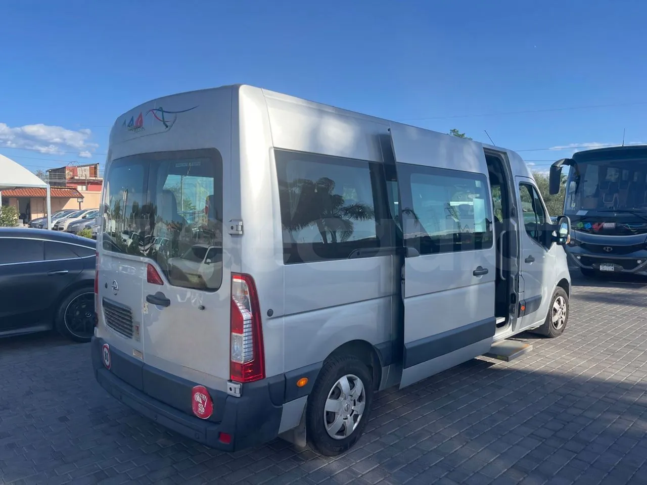 Opel Movano N4UE - 120 kwh - EURO5 - 6,198m - 3/4 right rear doors open