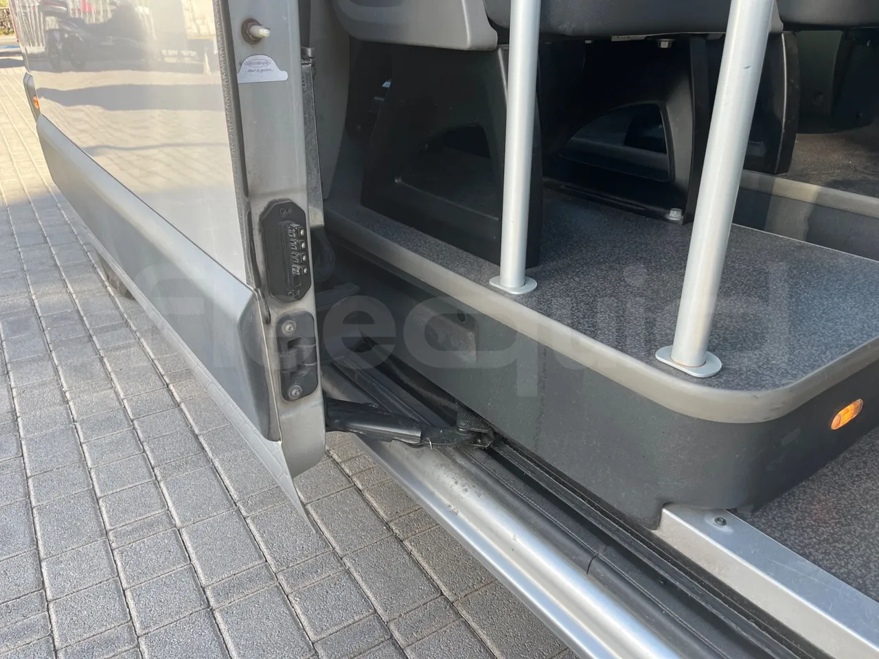 Opel Movano N4UE - 120 kwh - EURO5 - 6,198m - door mechanism photo