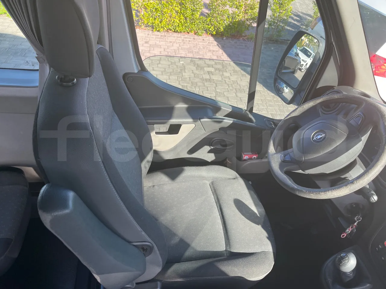 Opel Movano N4UE - 120 kwh - EURO5 - 6,198m - driver's seat photo