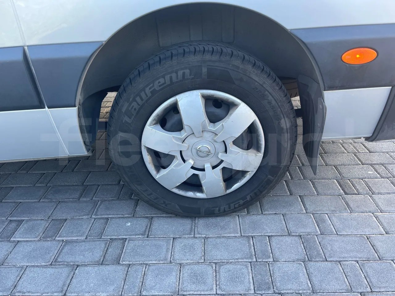 Opel Movano N4UE - 120 kwh - EURO5 - 6,198m - rear left tire photo