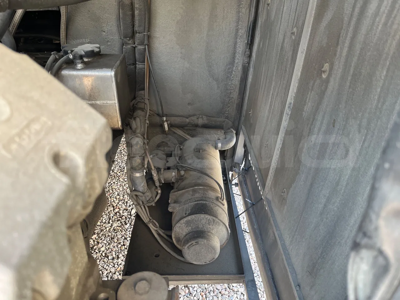 Scania Noge Titanium 12B6X2 - Euro 4 - 309 kW -  13.980 mt - engine plate photo