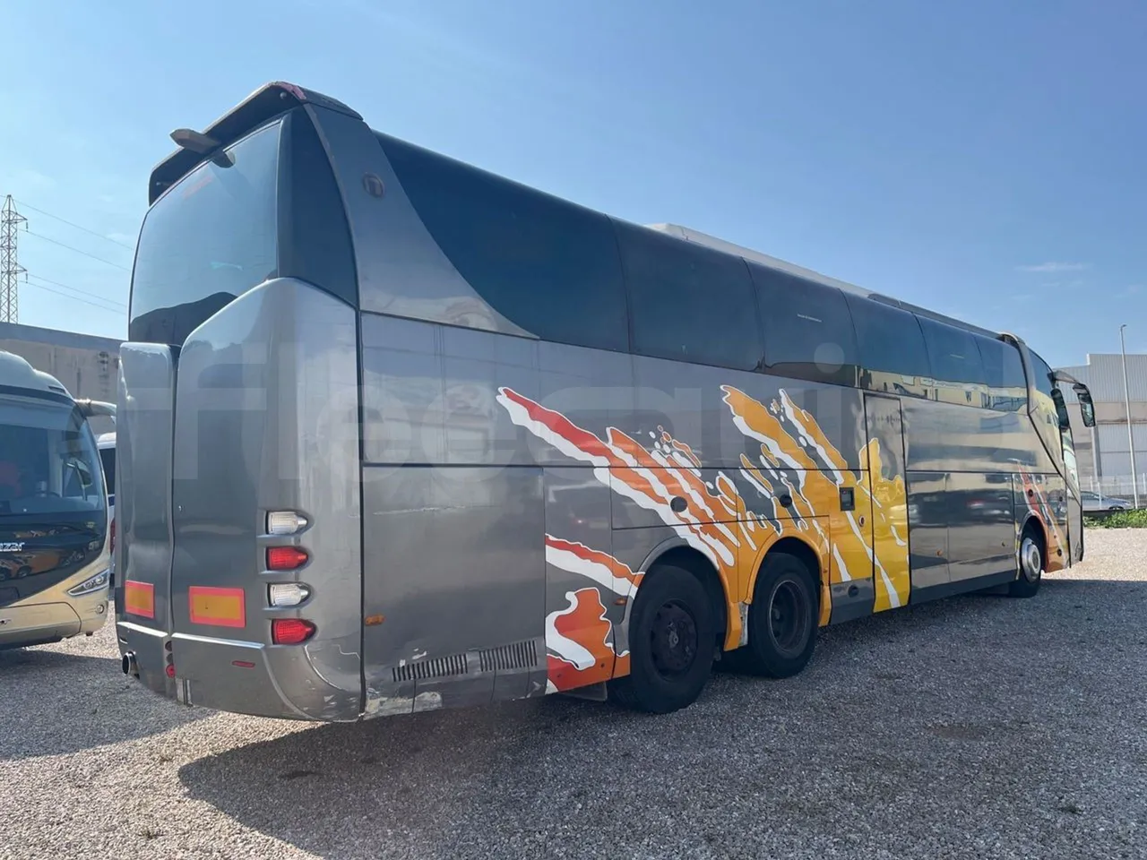 Scania Noge Titanium 12B6X2 - Euro 4 - 309 kW -  13.980 mt - 3/4 right front doors open