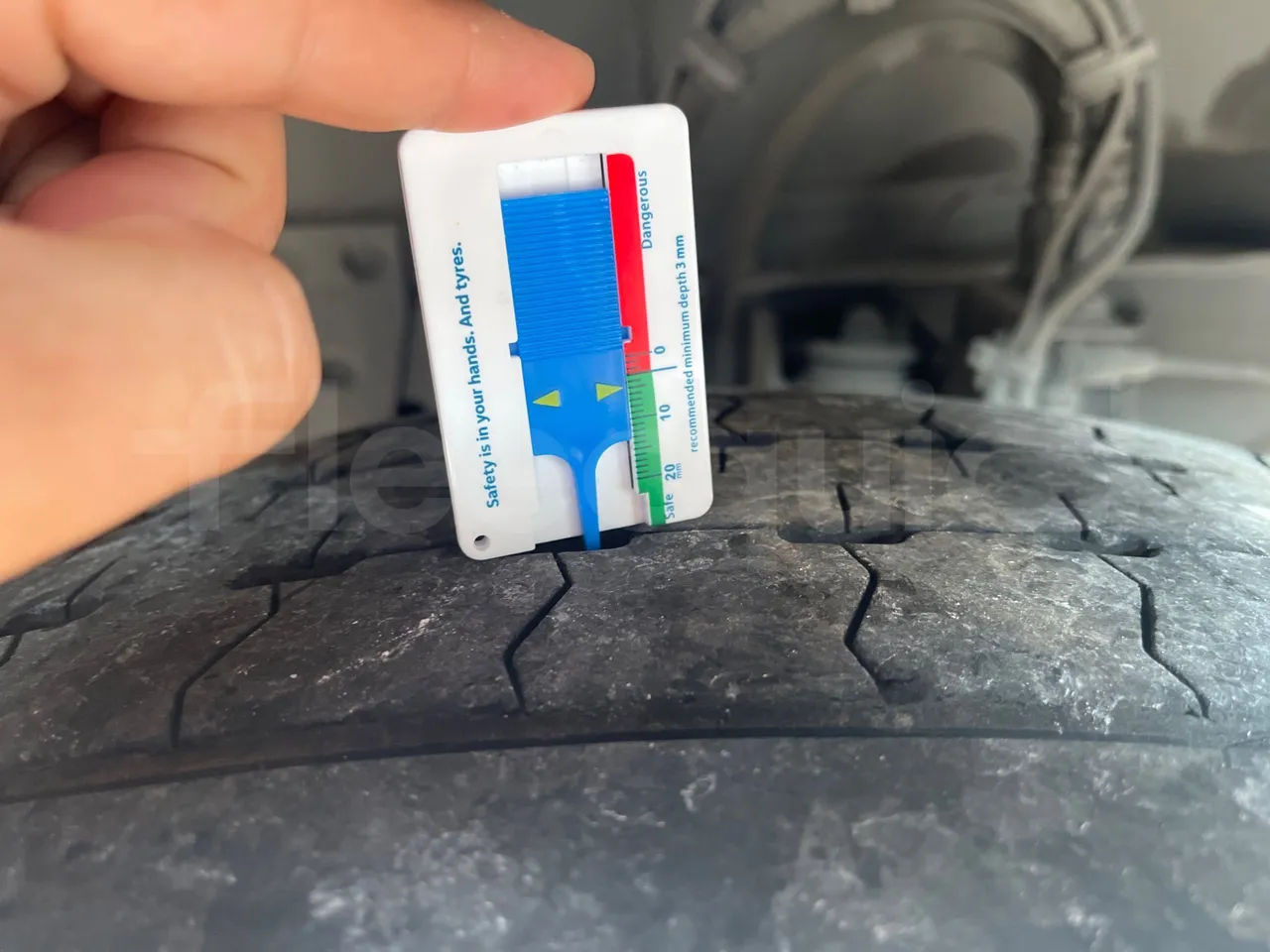 Scania Noge Titanium 12B6X2 - Euro 4 - 309 kW -  13.980 mt - tread condition front tires right