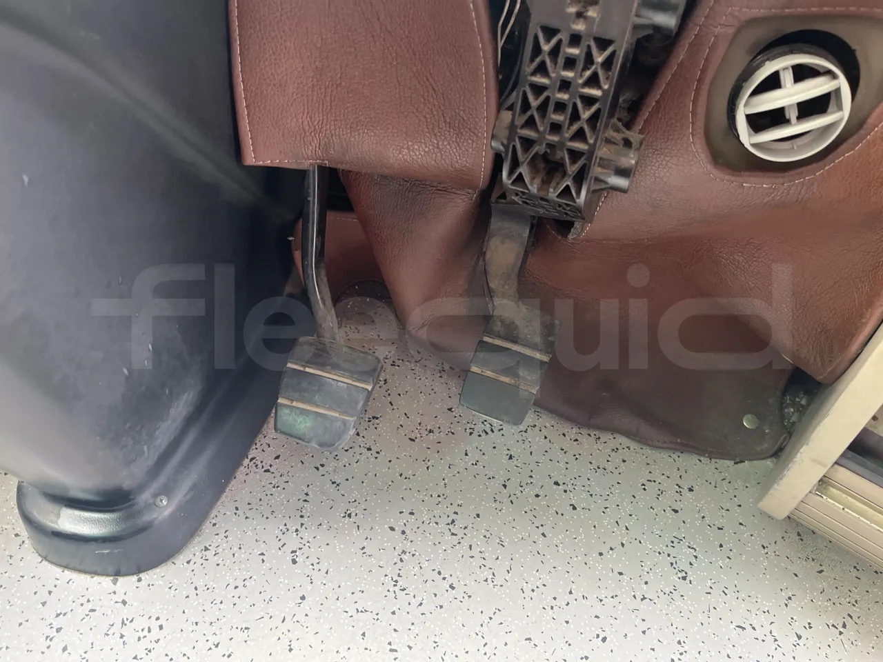 Scania Noge Titanium 12B6X2 - Euro 4 - 309 kW -  13.980 mt - seat plate photo