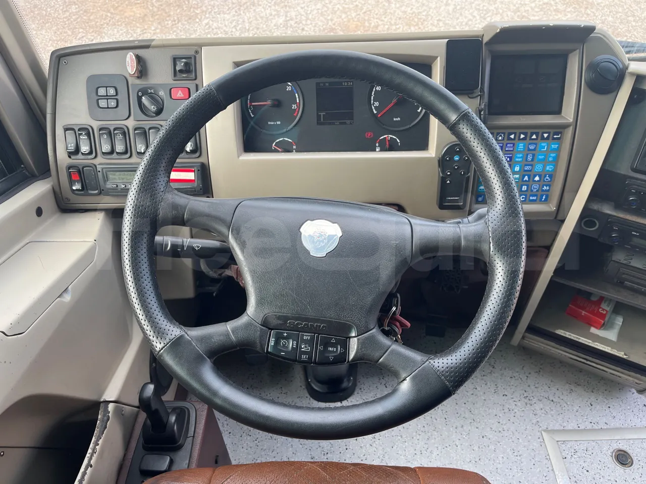 Scania Noge Titanium 12B6X2 - Euro 4 - 309 kW -  13.980 mt - steering wheel photo