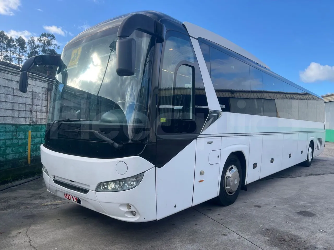 Neoplan JETLINER B274600 - Euro6 - 294kW - 13mt - 3/4 front left