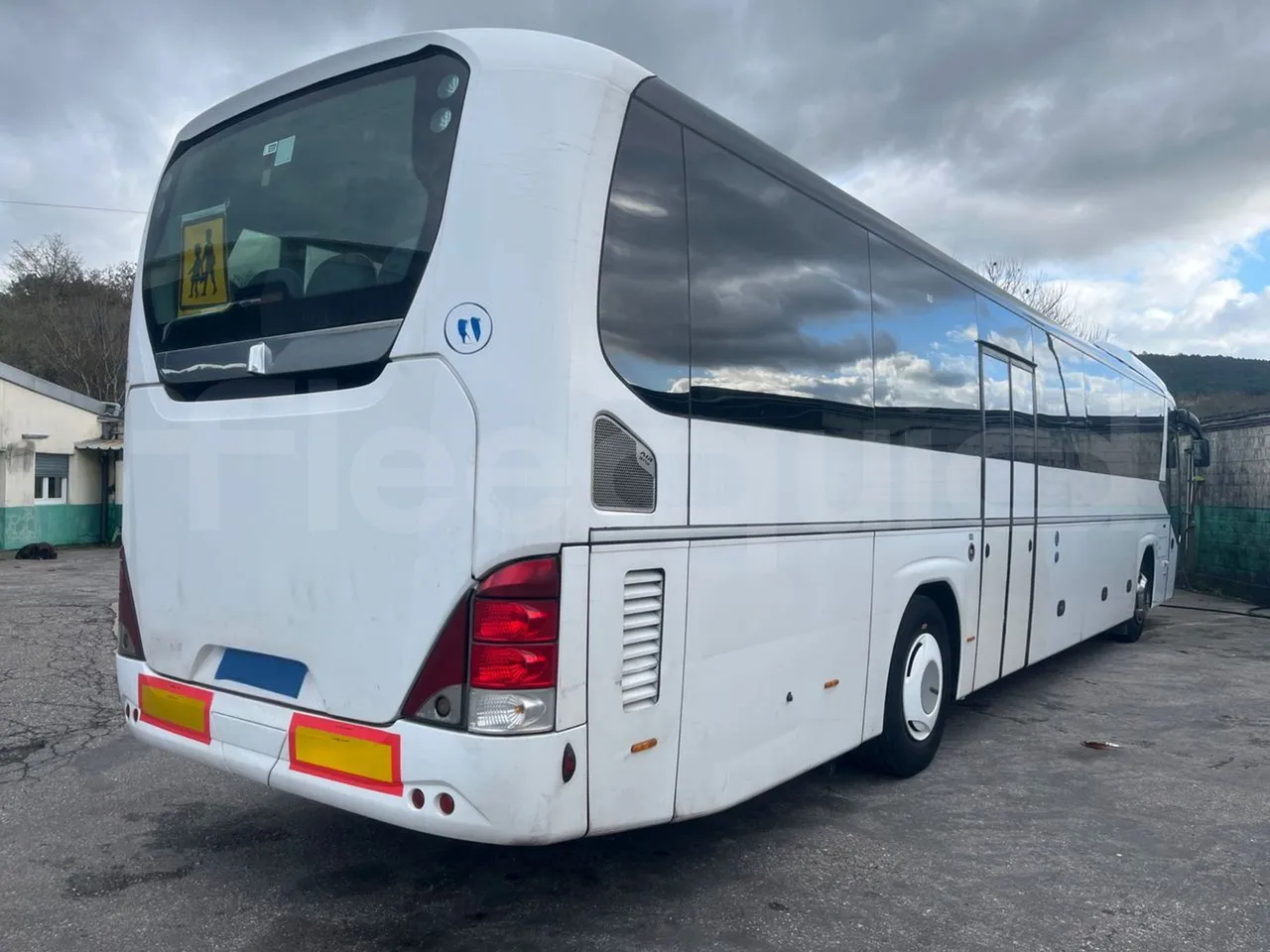 Neoplan JETLINER B274600 - Euro6 - 294kW - 13mt - 3/4 right rear doors closed