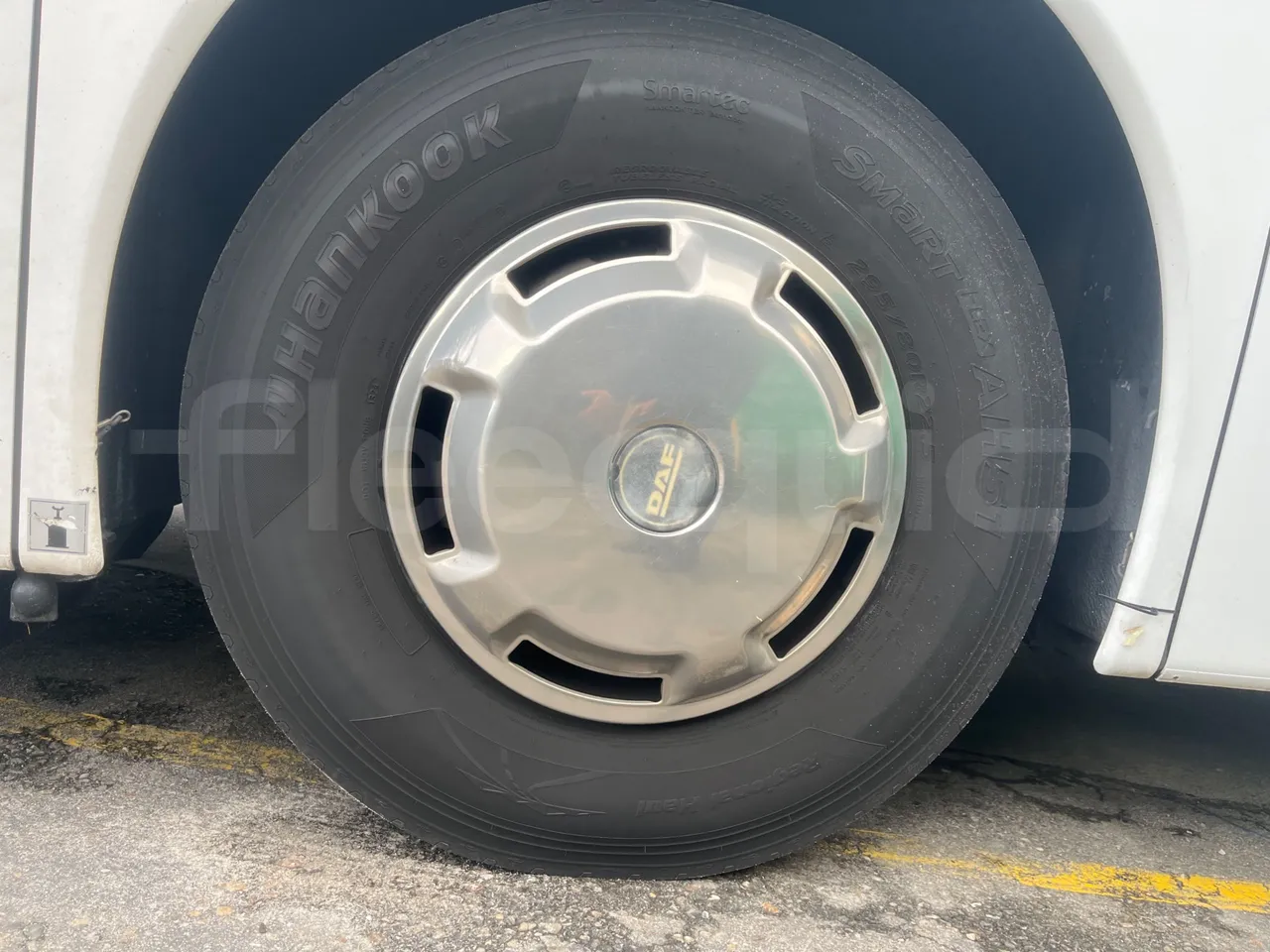 Neoplan JETLINER B274600 - Euro6 - 294kW - 13mt - front left tire measurements