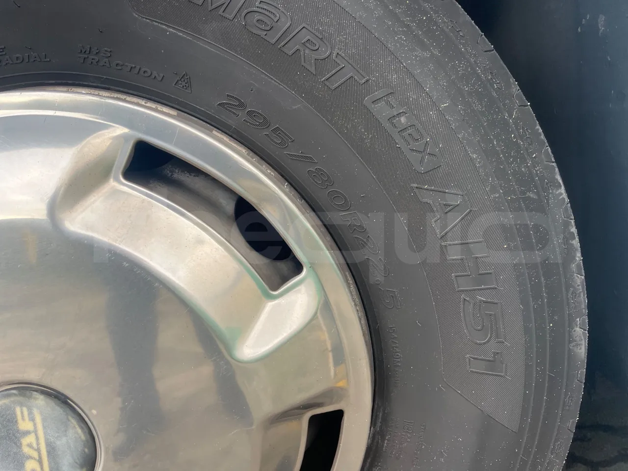 Neoplan JETLINER B274600 - Euro6 - 294kW - 13mt - rear left tire photo