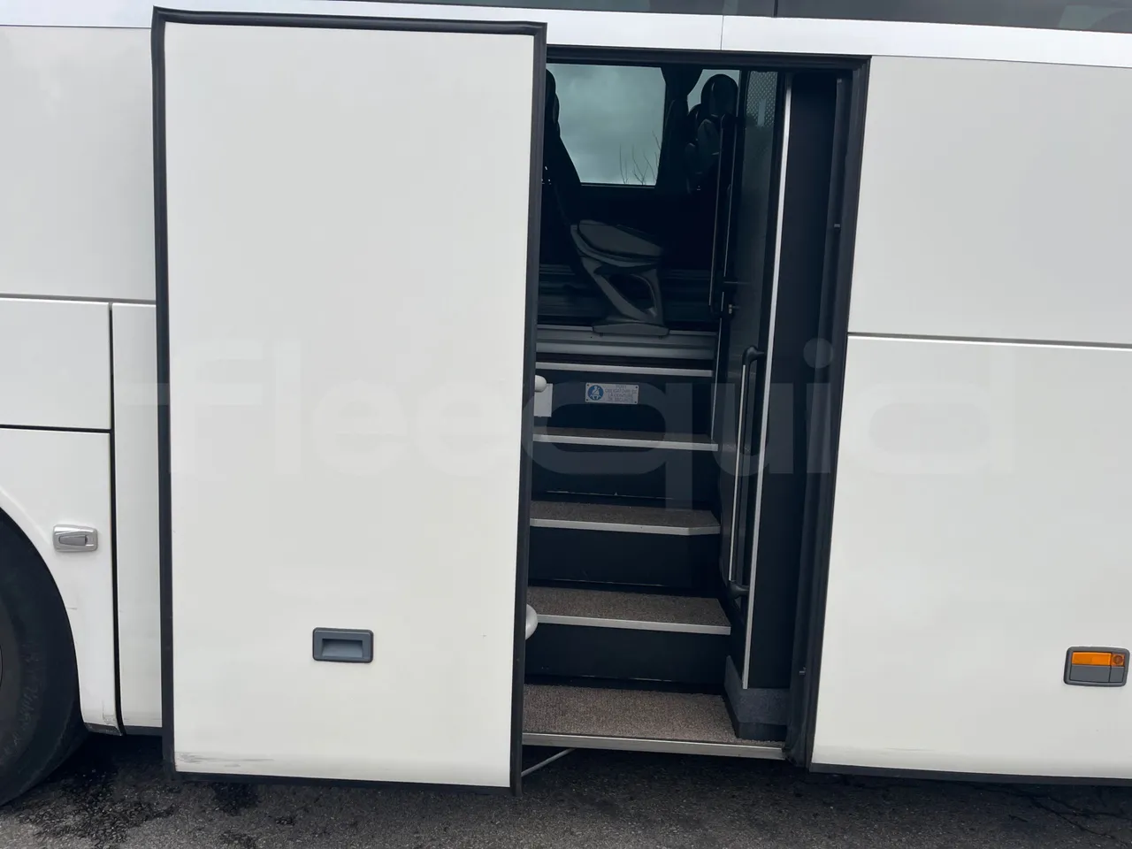 Setra S516 410 02 - EUR6 - 315kW - 13.115m - front door 2 open