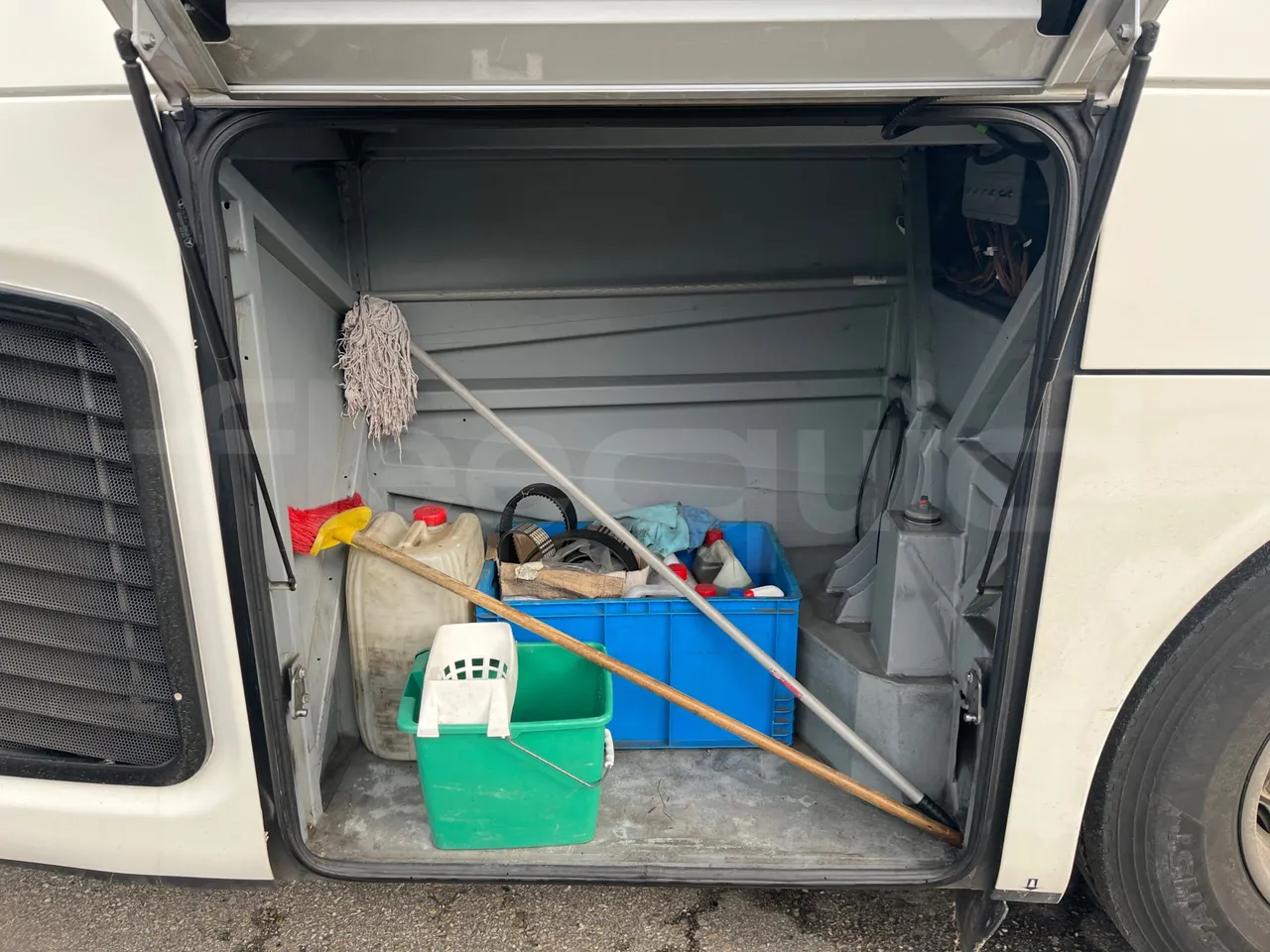 Setra S516 410 02 - EUR6 - 315kW - 13.115m - jack and driver keys