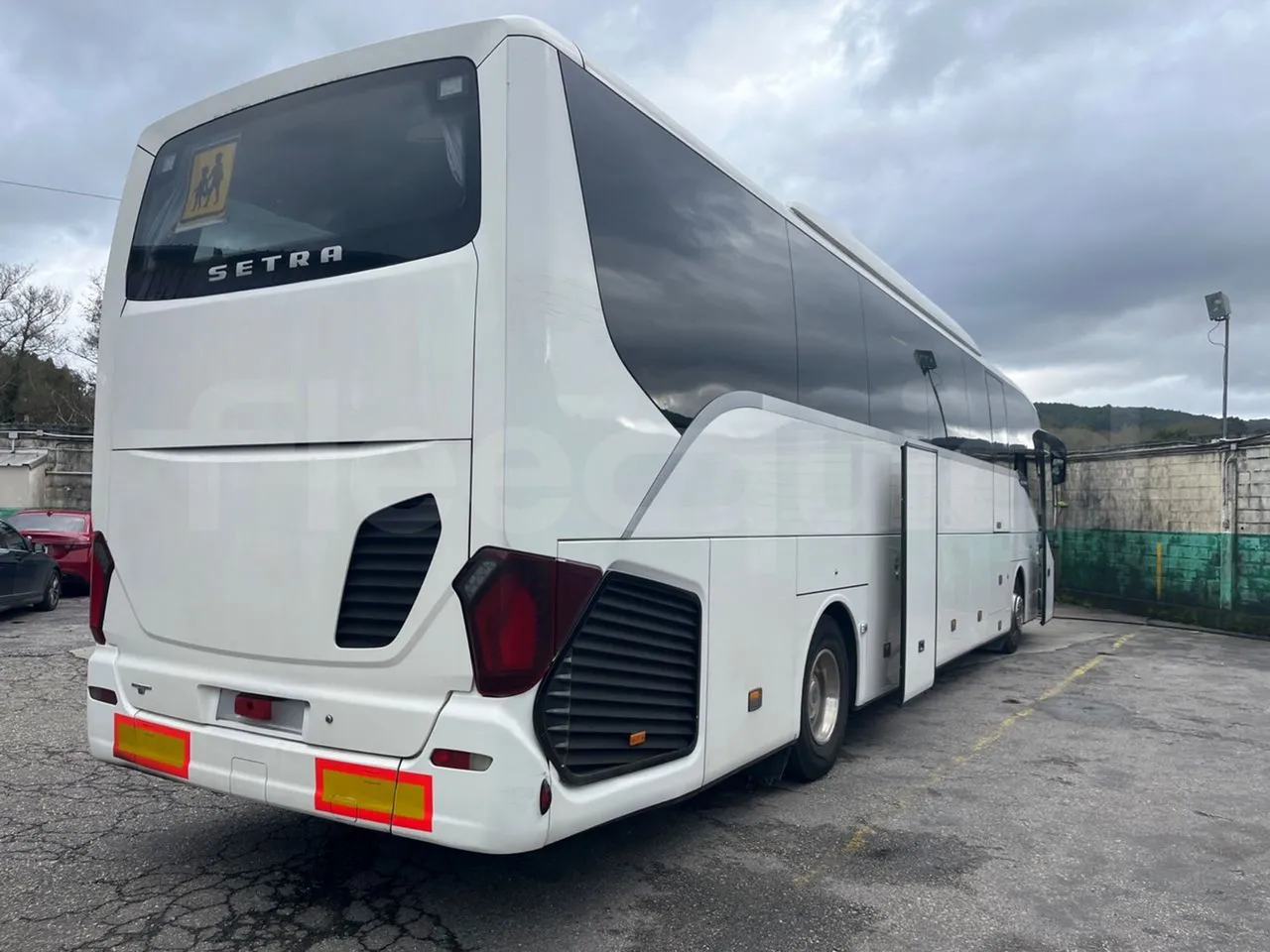 Setra S516 410 02 - EUR6 - 315kW - 13.115m - 3/4 right rear doors open