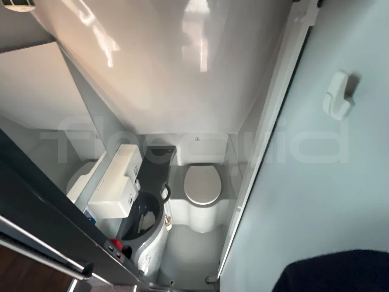 Setra S516 410 02 - EUR6 - 315kW - 13.115m - toilette accessories photo