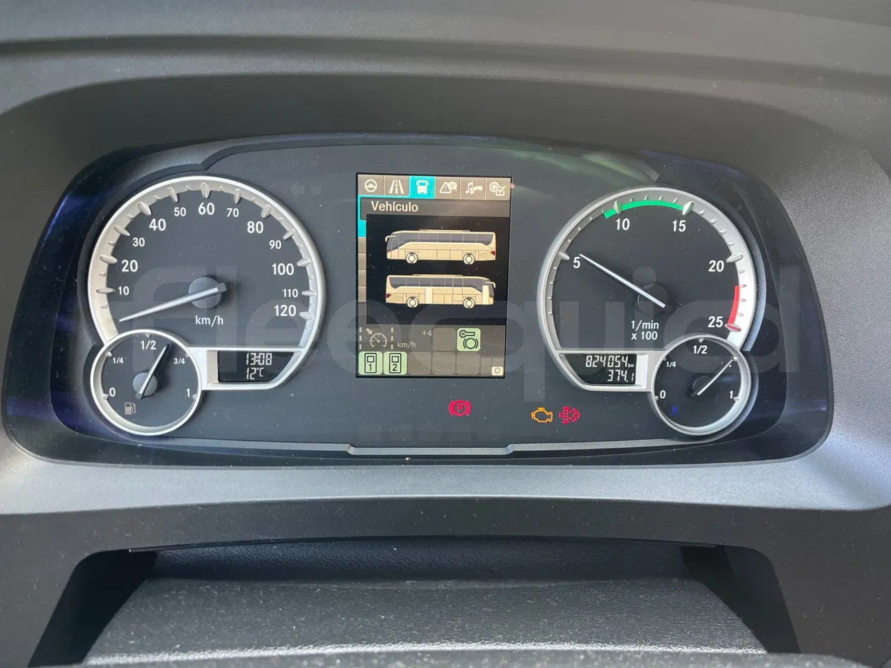 Setra S516 410 02 - EUR6 - 315kW - 13.115m - dashboard lights on