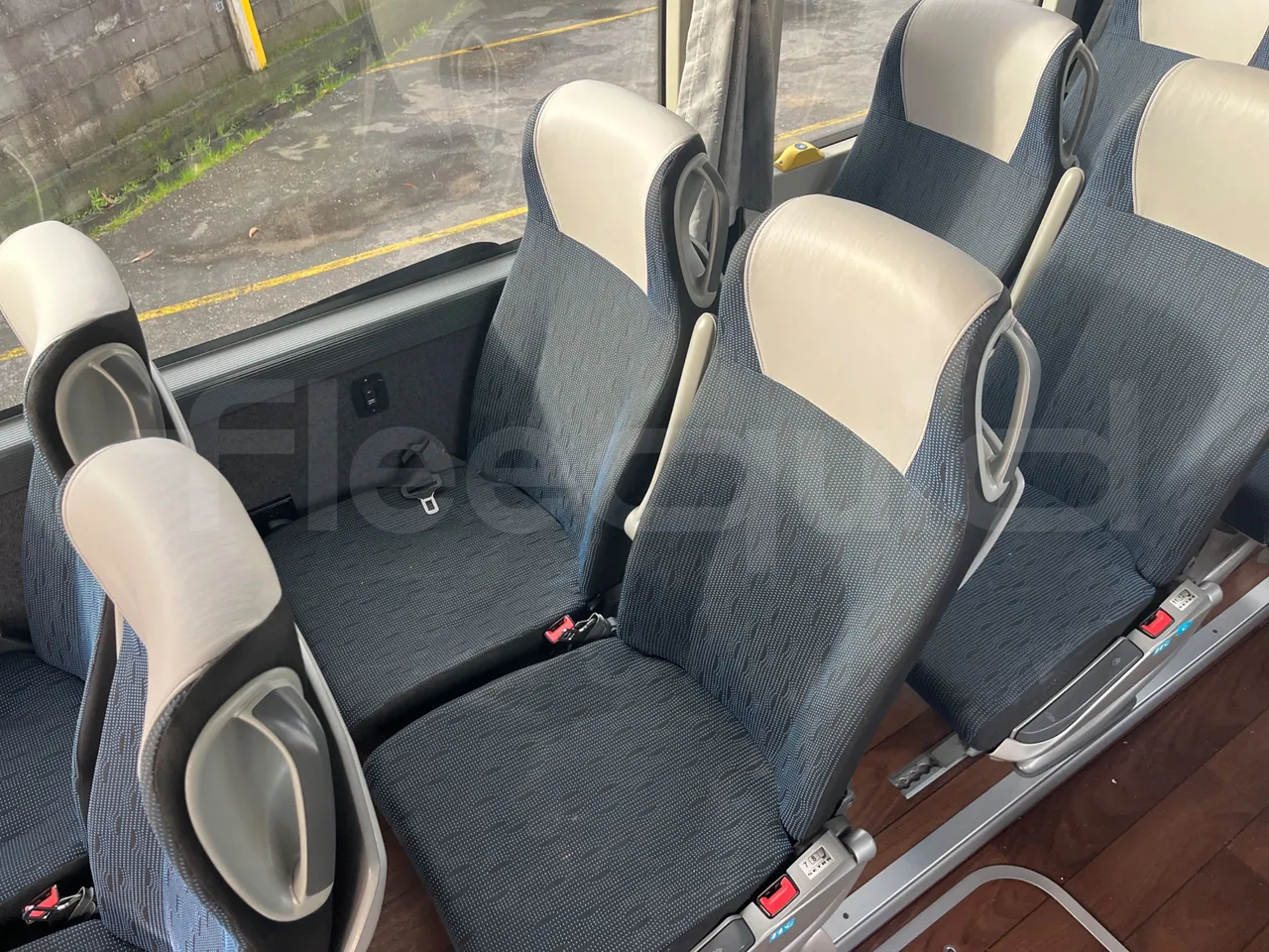 Setra S516 410 02 - EUR6 - 315kW - 13.115m - single seat detail