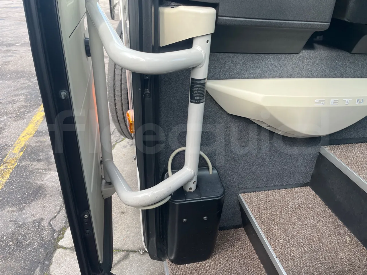 Setra S516 410 02 - EUR6 - 315kW - 13.115m - door mechanism photo