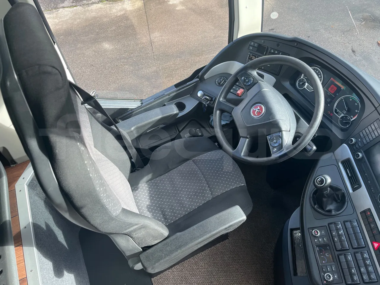 Setra S516 410 02 - EUR6 - 315kW - 13.115m - driver's seat photo