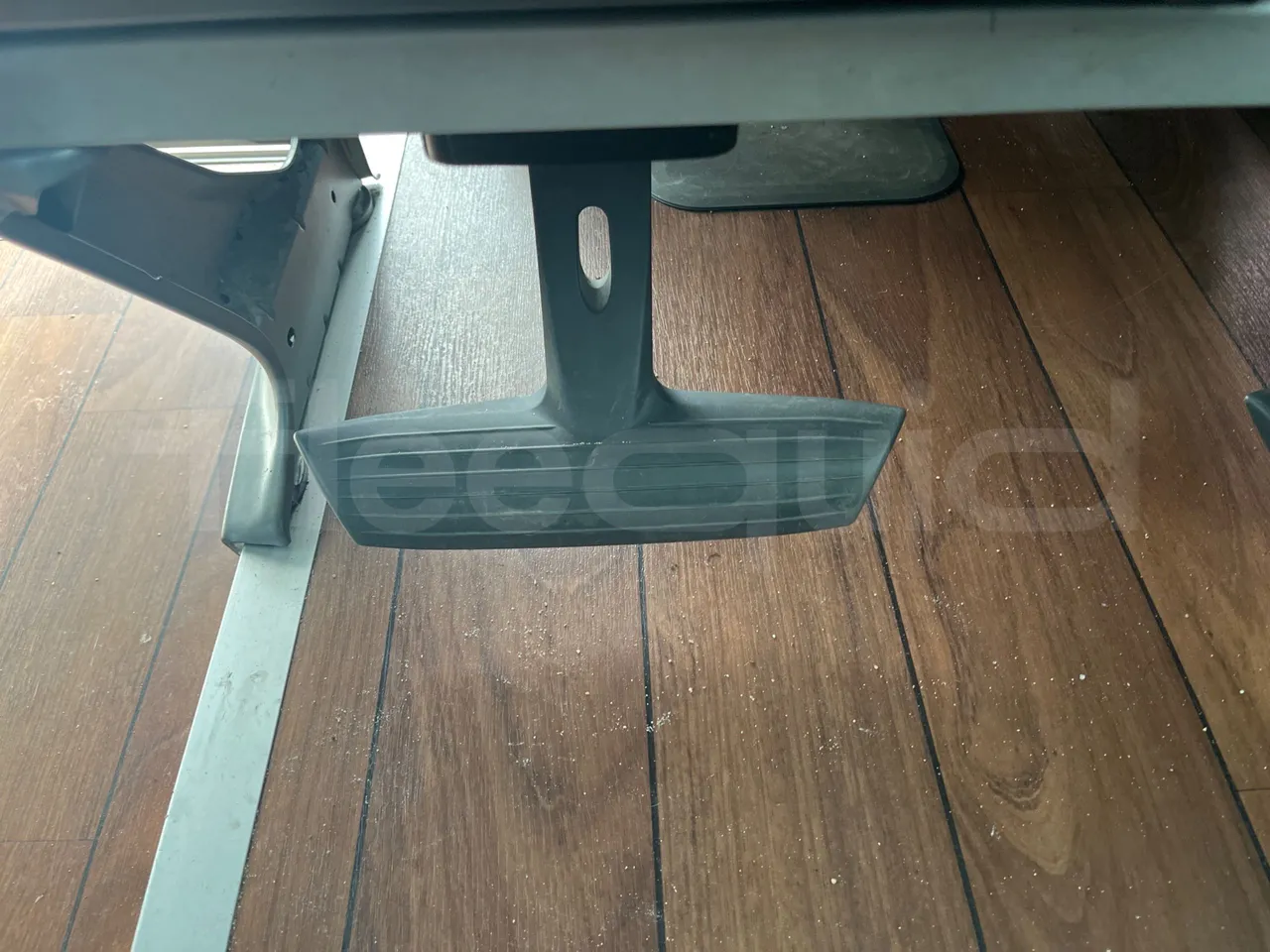 Setra S516 410 02 - EUR6 - 315kW - 13.115m - footrest detail photo